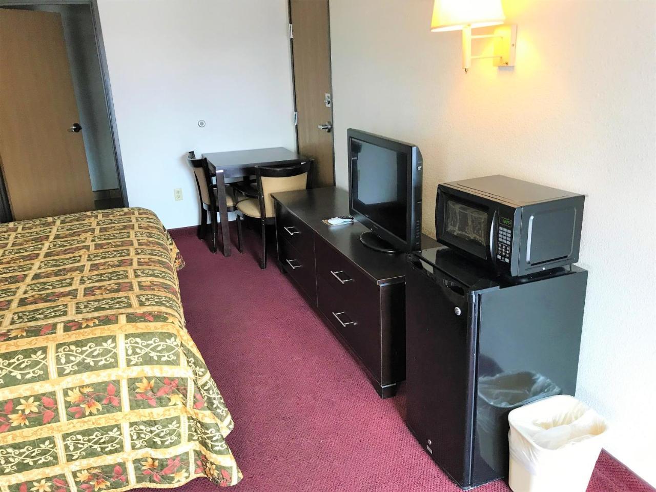 American Inn & Suites Albuquerque Bagian luar foto